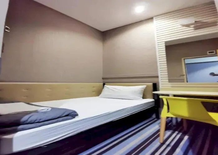 Hotel Capital O 75451 Podstel 4*