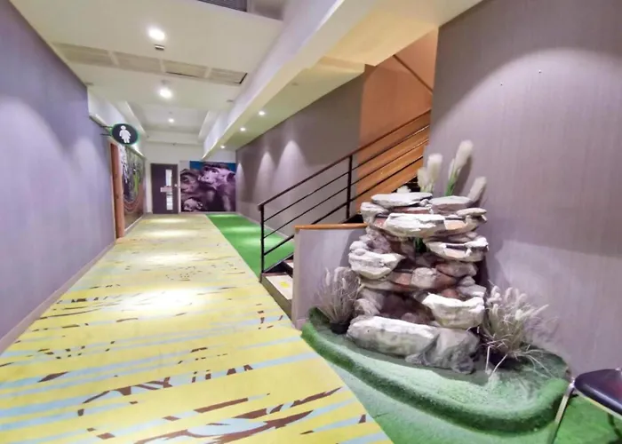 Hotel Capital O 75451 Podstel 4*