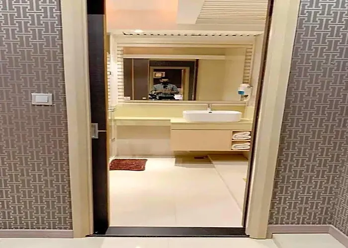 Capital O 75451 Podstel Hotel 4*